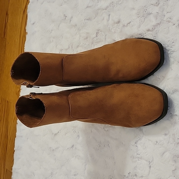 American Eagle Outfitters Brown Heeled Booties, Women's Size 10, EUC! - Picture 2 of 10